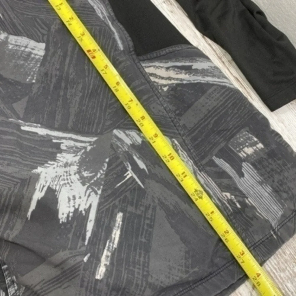 The North Face men’s 1/2 zipper dry fit jacket Size L Color Black/Gray/White
